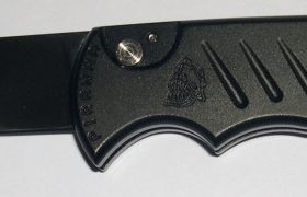 Piranha Pocket black handle